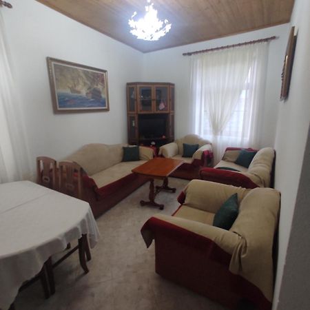 Xheison Apartment Gjirokastra Kültér fotó