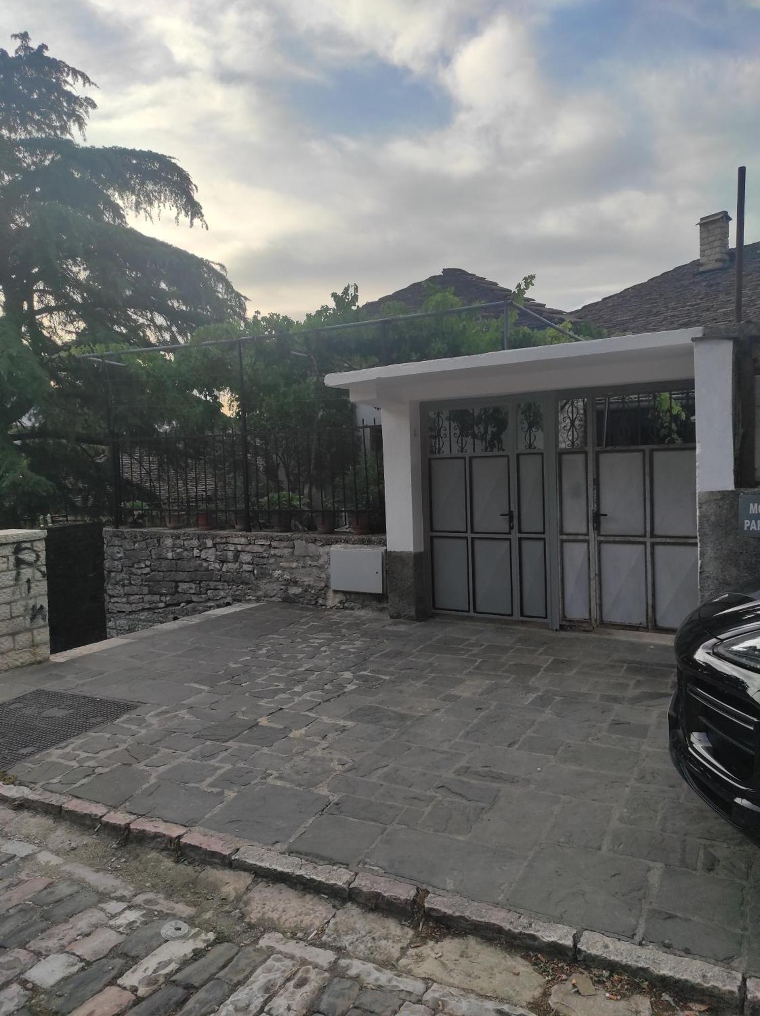 Xheison Apartment Gjirokastra Kültér fotó